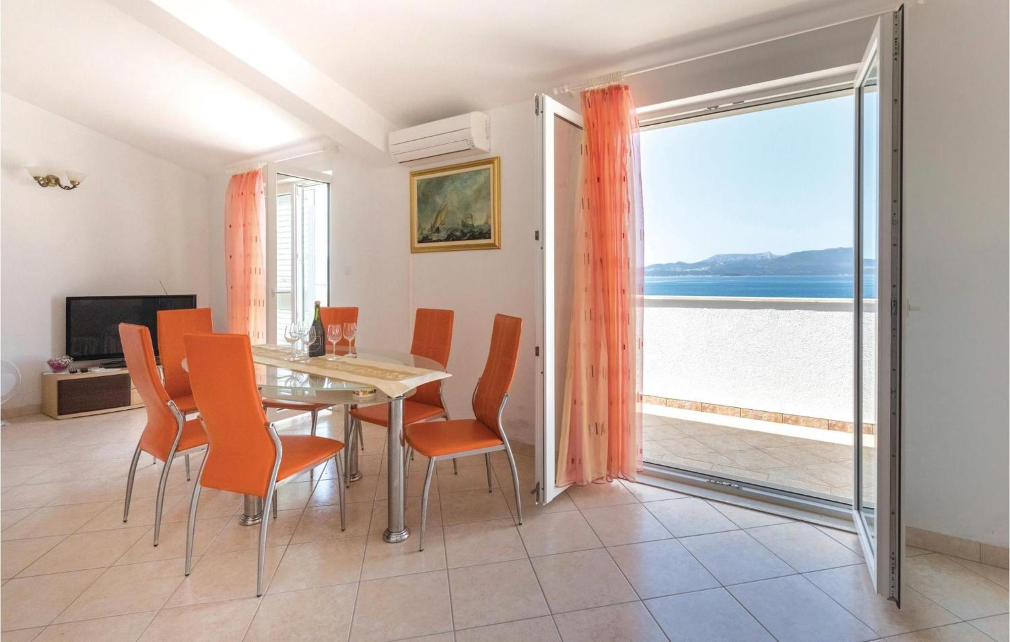 2 Bedroom Lovely Apartment In Komarna Klek Ngoại thất bức ảnh